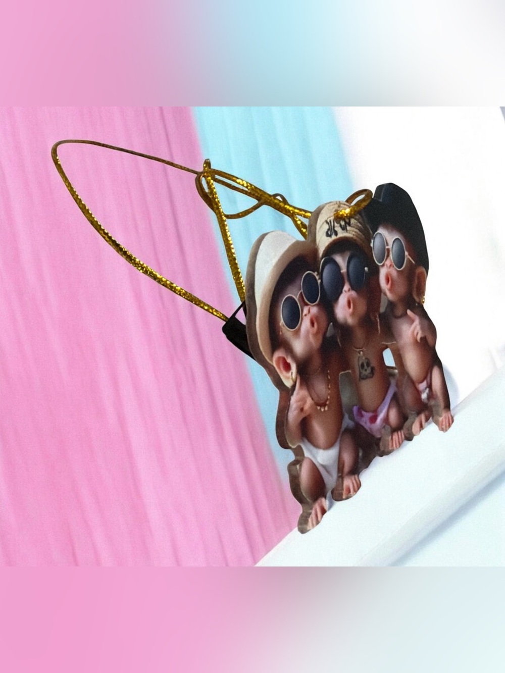 3D-Look Baby Monkeys Beach Acrylic Hanging Ornament NEW - Picture 2 of 2